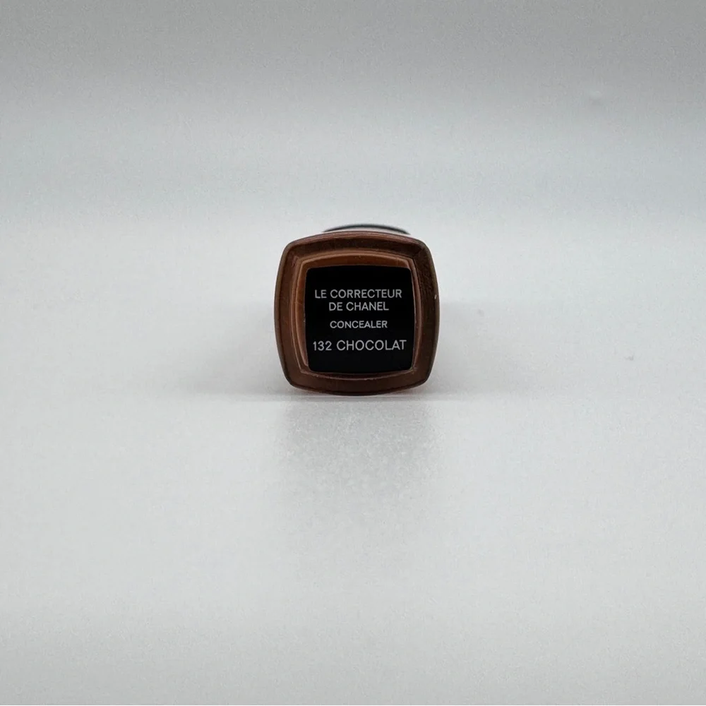 CHANEL 132 Chocolate Brown Longwear Concealer